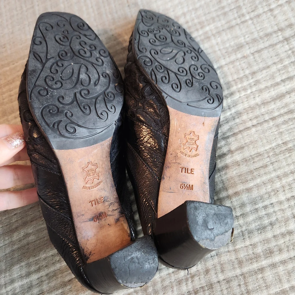 Brighton Black Leather Mules Size 6.5  Heeled Embroidered Buckle Square Toe - Picture 10 of 13